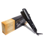 Plancha para cabello profesional ElectroBell Pro EB-003 de la línea Luxury. Se muestra la plancha alisadora en color negro mate apoyada en su empaque original de diseño moderno en colores negro y dorado degradado. En la caja destaca el texto 'The most innovative hair straightener on the market. Special for Keratin and Botox processes'.