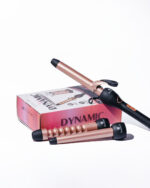 Pinza rizadora de cabello profesional marca ElectroBell Pro modelo EB-007 de la línea Dynamic en color negro mate con detalles cromados. La pinza cilíndrica se muestra de perfil junto a su empaque original de lujo en color negro, donde destacan las especificaciones técnicas en dorado: '450°F' y 'TITANIUM Plates'.