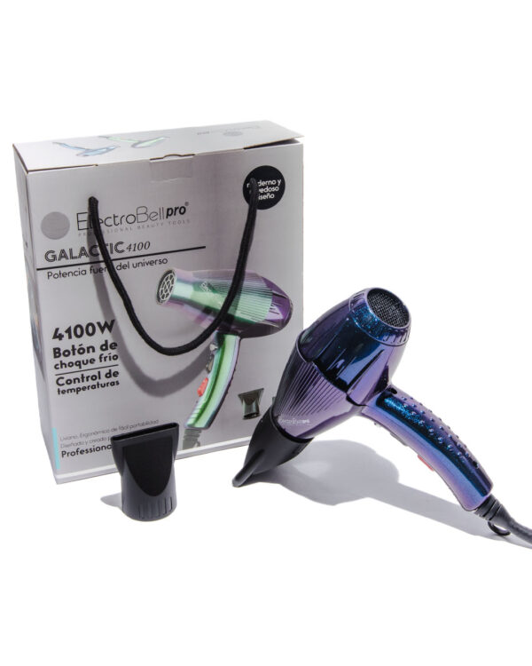 Secador de cabello profesional ElectroBell Pro de la colección Galactic en un llamativo color verde menta pastel con detalles cromados en la rejilla. El secador se muestra de perfil junto a su boquilla concentradora negra, posicionado frente a su empaque original de diseño moderno en color negro y azul oscuro donde se destacan los textos técnicos: '4000 Watts' y '40.000 RPM'.
