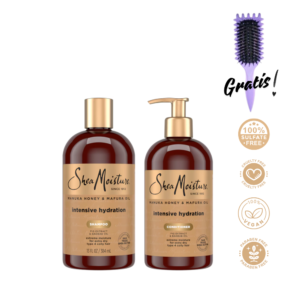 Kit de hidratación intensiva Shea Moisture Manuka Honey & Mafura Oil diseñado para cabello tipo 4. Muestra dos envases marrón oscuro con etiquetas doradas brillantes (un champú y un acondicionador con dispensador). En el lateral superior derecho aparece un cepillo morado de regalo y cuatro sellos redondos de color dorado que validan su fórmula limpia libre de sulfatos y parabenos, vegana y cruelty-free.
